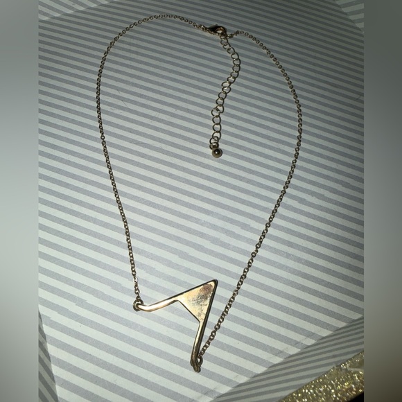 Source Unknown Goldtone and Black V-Pendant Necklace - Picture 9 of 9